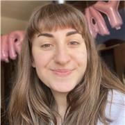 Puedo ofrecer clases de apoyo de inglés, lengua y matemáticas hasta 2•ESO. También de Historia del Arte. Ya tengo experiencia como profesora de todo ello y mis alumnos siempre han aprobado y mejorado sus notas en esas materias